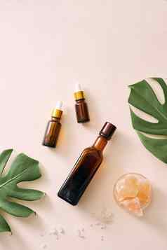 化妆品自然护肤品至关重要的石油芳香疗法有机自然科学美产品Herbal替代医学模拟