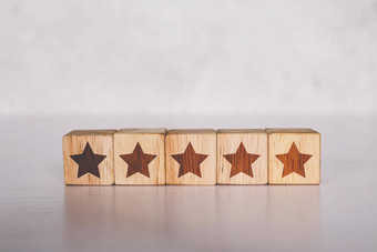多维数据集木块明星投票评级审查反馈质量满意度保证优秀的成功的保修分数评估成功业务概念