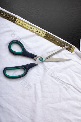 测量磁带剪刀白色织物