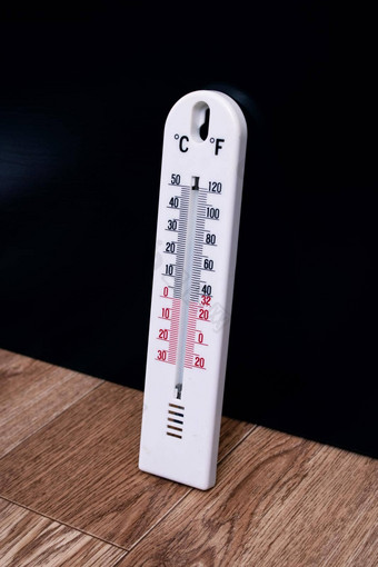 房间汞温度计表格特写镜头
