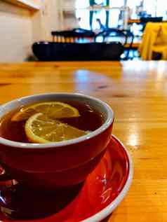 红色的杯气候变暖茶片柠檬小咖啡馆