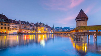 历史城市中心市中心卢塞恩教堂桥湖卢塞恩瑞士