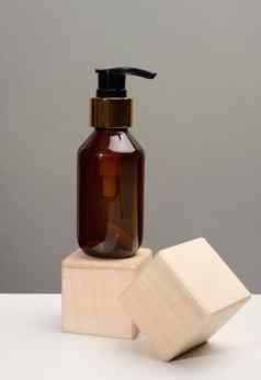 棕色（的）玻璃瓶黑色的泵化妆品产品木块自然有机水疗中心化妆品美概念模型