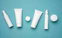 Jar瓶空白色塑料管化妆品蓝色的背景包装奶油过来这里血清广告产品促销活动模拟