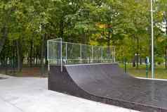 滑板运动场地坡道公园秋天