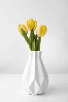 花瓶郁金香表格高质量美丽的照片概念