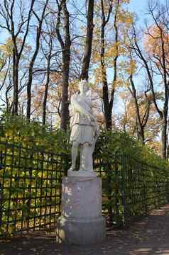 大理石雕像女神戴安娜夏天花园圣彼得堡俄罗斯