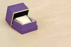 紫色的礼物盒子