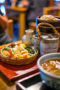 传统的《京都议定书》风格荞麦面条