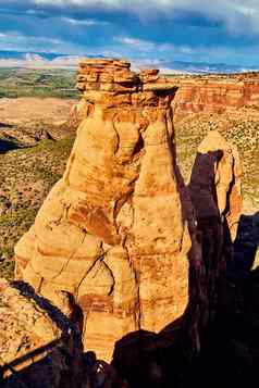 沙漠峡谷大红色的支柱岩石谷背景