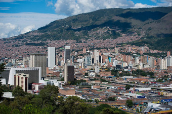 城市景观波哥大哥伦比亚滚动山关闭