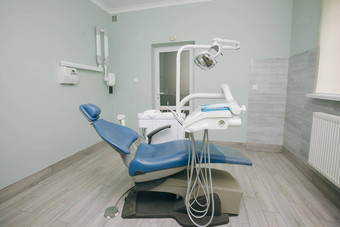 现代牙科实践牙科椅子配件牙医蓝色的医生光牙医办公室牙科卫生牙医的椅子