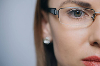 眼镜眼镜特写镜头女人眼睛眼镜美丽的年轻的混合比赛高加索人亚洲中国人女人穿眼镜