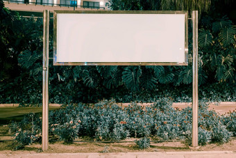空白矩形广告牌花园高质量照片