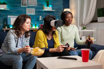 多少数民族朋友虚拟现实耳机游戏竞争