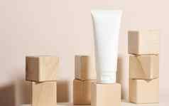 空白色塑料管化妆品白色表格包装奶油过来这里血清广告产品促销活动模拟