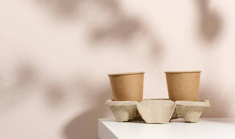 纸纸板棕色（的）杯咖啡茶米色背景<strong>环保</strong>餐具浪费