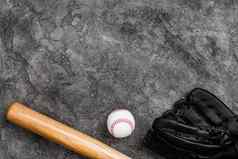 平躺棒球蝙蝠手套高质量照片
