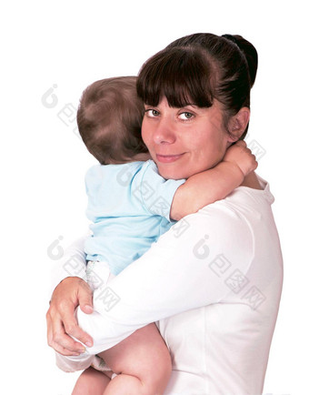 妈妈拥抱婴儿快乐年轻的妈妈。接吻婴儿白色背景