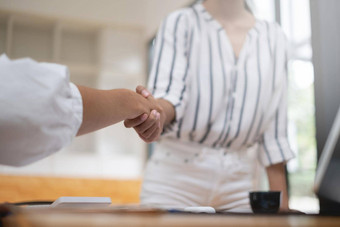 业务女人握手协议标志协议合同工作