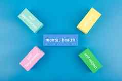 精神健康公式概念升值护理尊重宽恕写五彩缤纷的矩形蓝色的背景