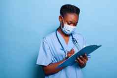 非洲美国治疗师护士穿保护医疗脸面具冠状病毒