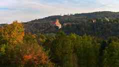 美丽的秋天景观维韦里城堡自然色彩斑斓的风景日落布尔诺dam-czechrepublic-europe