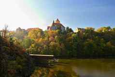 美丽的秋天景观维韦里城堡自然色彩斑斓的风景日落布尔诺dam-czechrepublic-europe