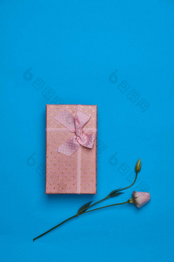 生日礼物假期装饰蓝色的花背景