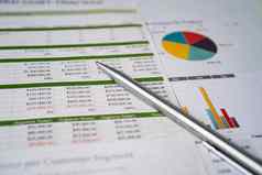电子表格表格纸笔金融发展银行账户统计数据投资分析研究数据经济交易移动办公室报告业务公司会议概念