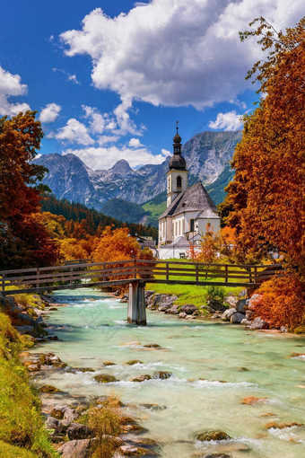 美丽的秋天风景令人难以置信的早....场景教区<strong>教堂</strong>塞巴斯蒂安。色彩斑斓的秋天视图巴伐利亚阿尔卑斯山脉ramsau在贝希特斯加登<strong>村</strong>位置德国欧洲