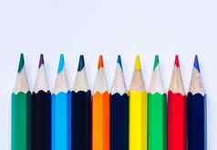 颜色铅笔孤立的白色背景关闭彩色的彩虹铅笔画概念准备学校折扣文具学校一年