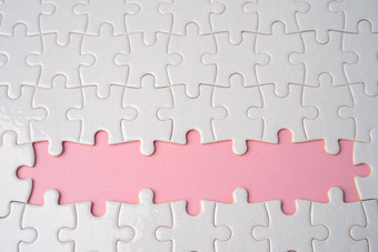 拼图谜题粉红色的背景业务团队合作问题解决概念