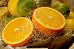 作文半橙子绿色酸橙黄色的柠檬背景