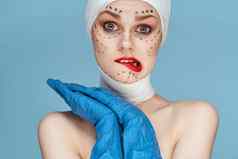 女人蓝色的手套注射器手轮廓脸提升工作室生活方式