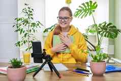 十几岁的女孩网络摄像头智能手机在线教训