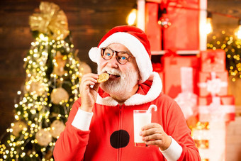 圣诞老人老人吃饼干喝牛奶圣诞节饼干牛奶圣诞节圣诞老人老人吃饼干喝牛奶圣诞节夏娃饼干圣诞老人老人