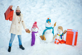 快乐父亲玩雪人雪冬天走圣诞节横幅赶时髦的人圣诞老人老人