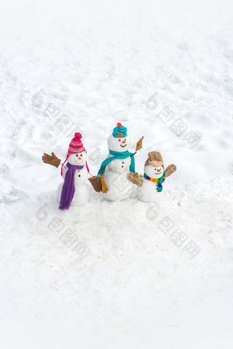 有趣的集团雪人家庭一年问候卡一年横幅雪人集团白色雪背景