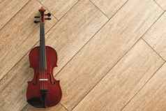 经典音乐的仪器前视图棕色（的）小提琴木地板上