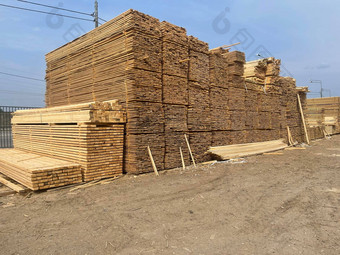 木董事会木材工业木木材松木木材堆栈自然粗糙的木董事会建筑网站工业木材建筑材料