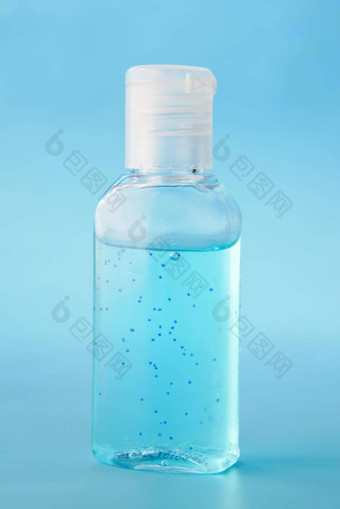 透明的手洗手液液体容器蓝色的Backgorund