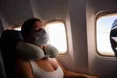 高加索人女人董事会飞机医疗面具睡觉脖子枕头