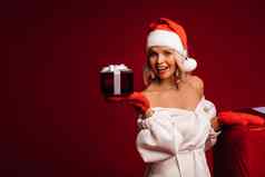 肖像微笑女孩白色衣服圣诞老人他圣诞节礼物红色的背景