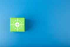 目标目标象征绿色玩具多维数据集黑暗蓝色的背景概念得分设置个人业务目标