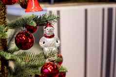 圣诞节树玩具室内快乐圣诞节快乐一年假期圣诞节卡动物装饰冷杉分支红色的球极地熊节日灯