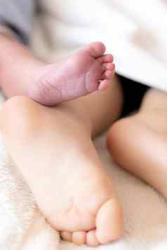 特写镜头脚新生儿婴儿一岁婴儿脚婴儿年龄睡觉脚新生儿脚孩子