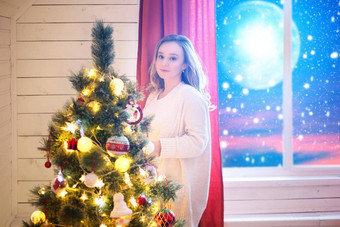 女人装修圣诞节树圣诞节首页房间树月亮照明窗口元素图像有家具的美国国家航空航天局