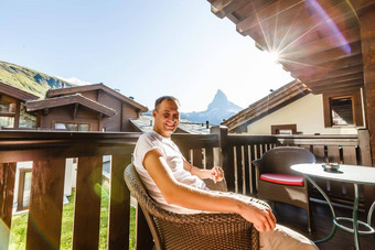 阳光明媚的夏天早....策马特村马特洪峰峰<strong>背景</strong>美丽的户外场景瑞士阿尔卑斯山脉瑞士欧洲