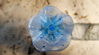 瓶塑料生态塑料污染海洋污染塑料沙子垃圾海滩概念人工污染海报世界促销活动周清洁世界清洁地球碎片